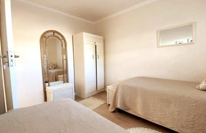 To Let 2 Bedroom Property for Rent in Vredehoek Western Cape